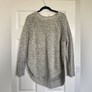 Oversized gray knit sweater